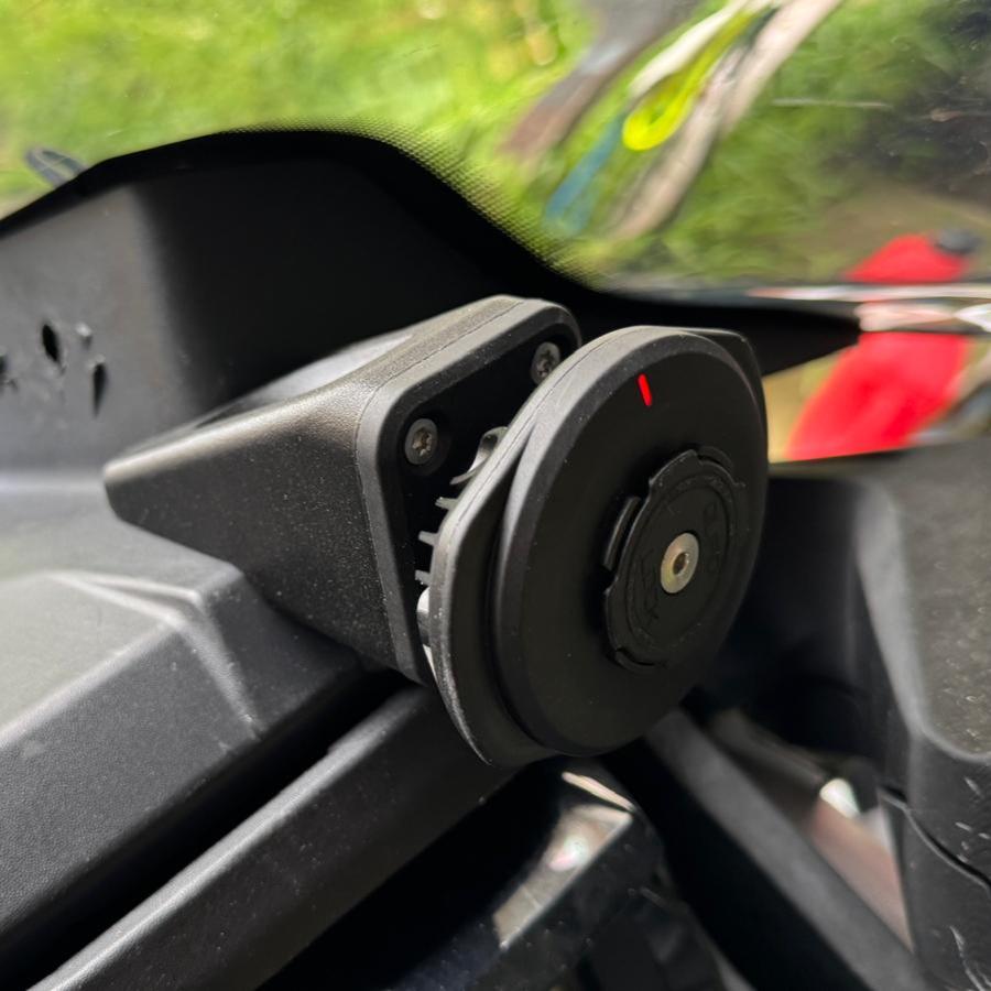 Montaje Quadlock -- Parabrisas ST3 Hull