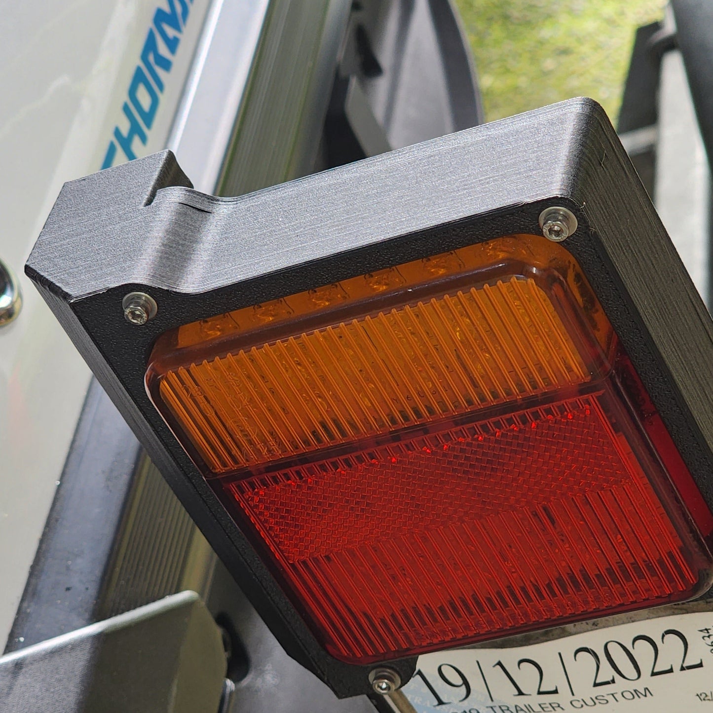 Reemplazo del marco de la luz trasera del remolque Makz: actualización